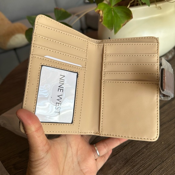 Nine West Signature Bifold Medium Wallet, Brown Khaki/Cream, NWT - Picture 7 of 10